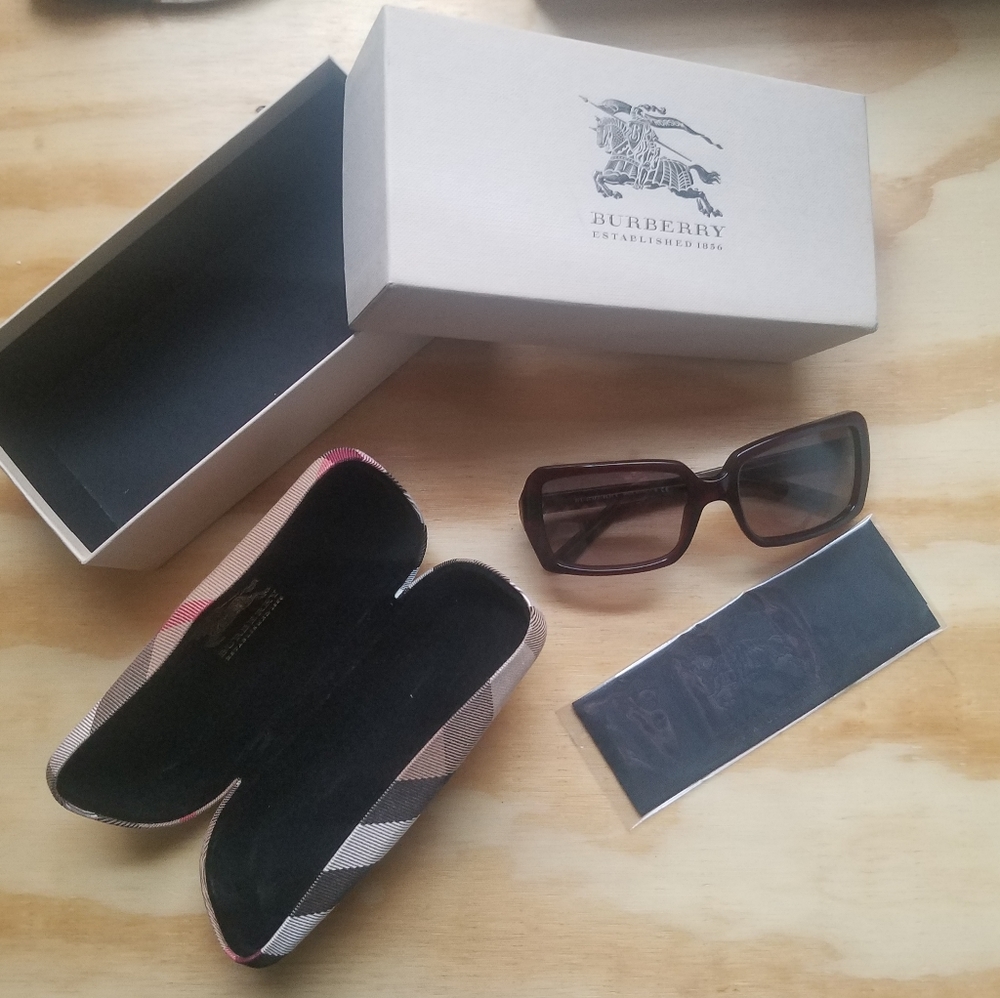 Burberry Maroon Shades